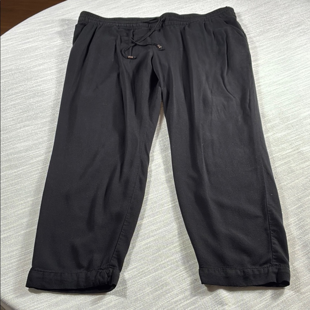 Athleisure 100% Rayon Large Black Capri Pull On Pant Elastic Easy wash tie Euc